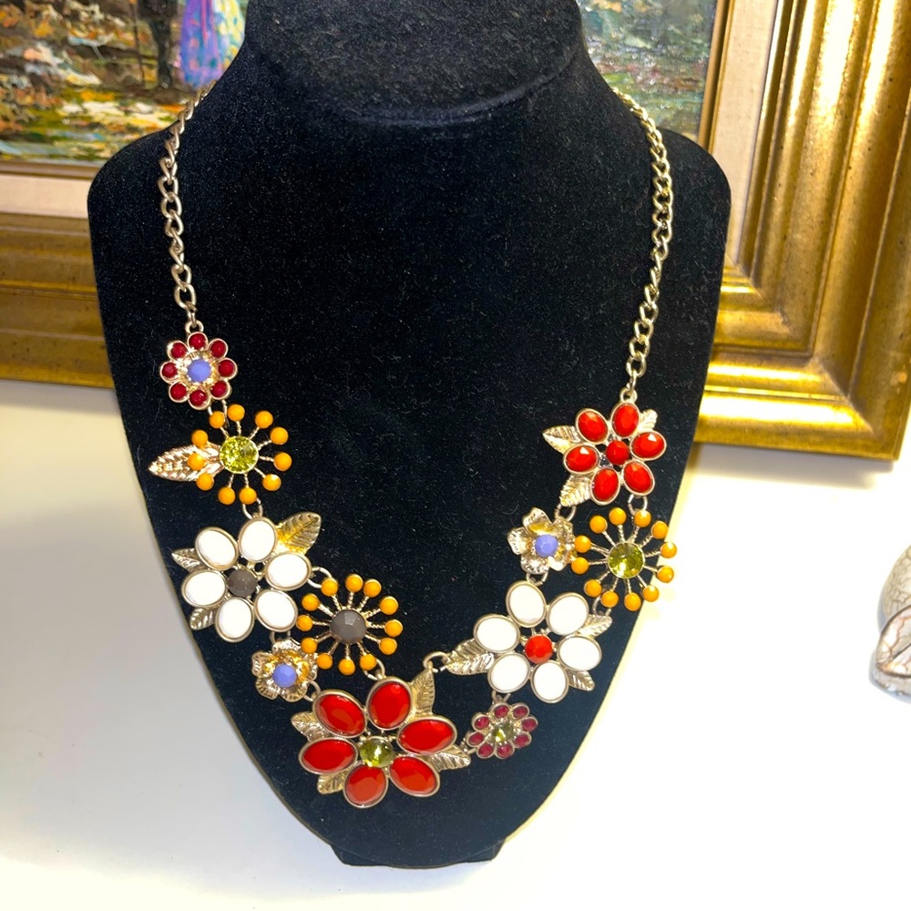 Vintage Glass, Acrylic and Gold Tone Floral Necklace!!
